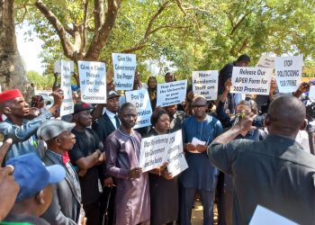 Taraba State University Non academic staff unions stage protest over poor welfare – watch video