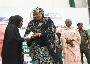 Nigeria First Lady Sen. Remi Tinubu empowers 1000 Women in Nasarawa State.