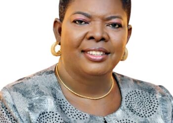 Oyo HoS, Siblings Launch Education Support Scheme for 30 Indigent Students in Memory of Late Parents